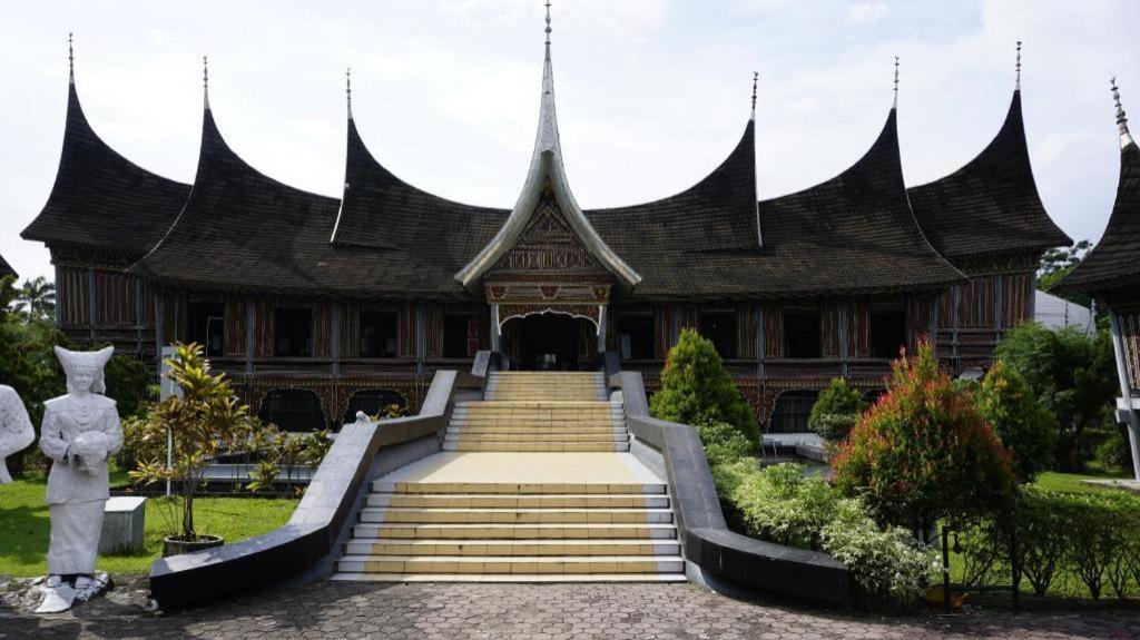 Plan B Hotel Padang  Extérieur photo