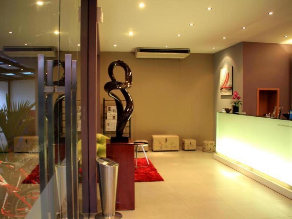 Plan B Hotel Padang  Extérieur photo