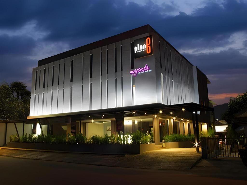 Plan B Hotel Padang  Extérieur photo