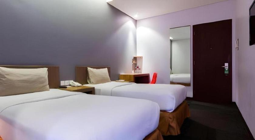 Plan B Hotel Padang  Extérieur photo