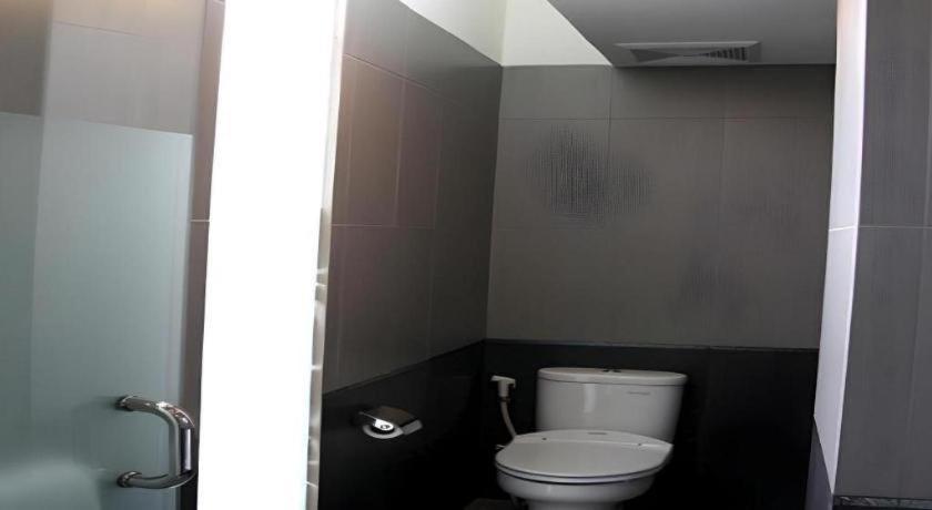 Plan B Hotel Padang  Extérieur photo
