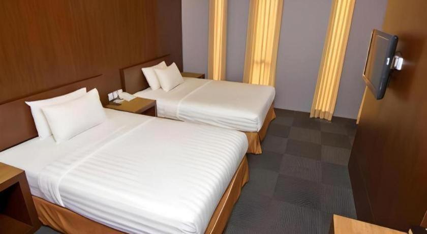 Plan B Hotel Padang  Extérieur photo