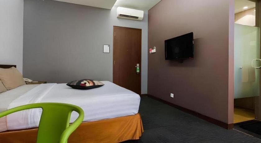Plan B Hotel Padang  Extérieur photo