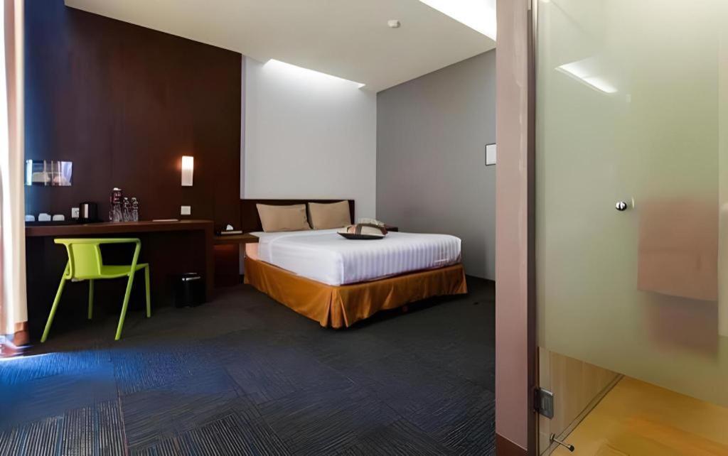 Plan B Hotel Padang  Extérieur photo