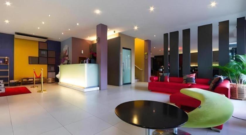 Plan B Hotel Padang  Extérieur photo