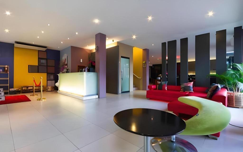 Plan B Hotel Padang  Extérieur photo