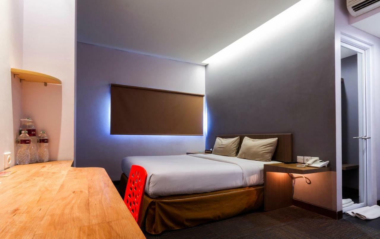 Plan B Hotel Padang  Extérieur photo