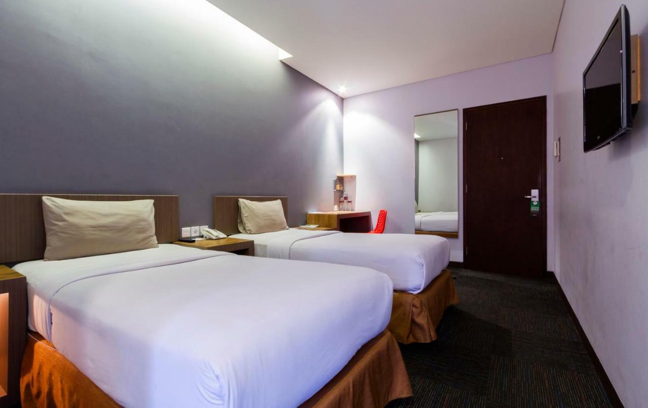 Plan B Hotel Padang  Extérieur photo