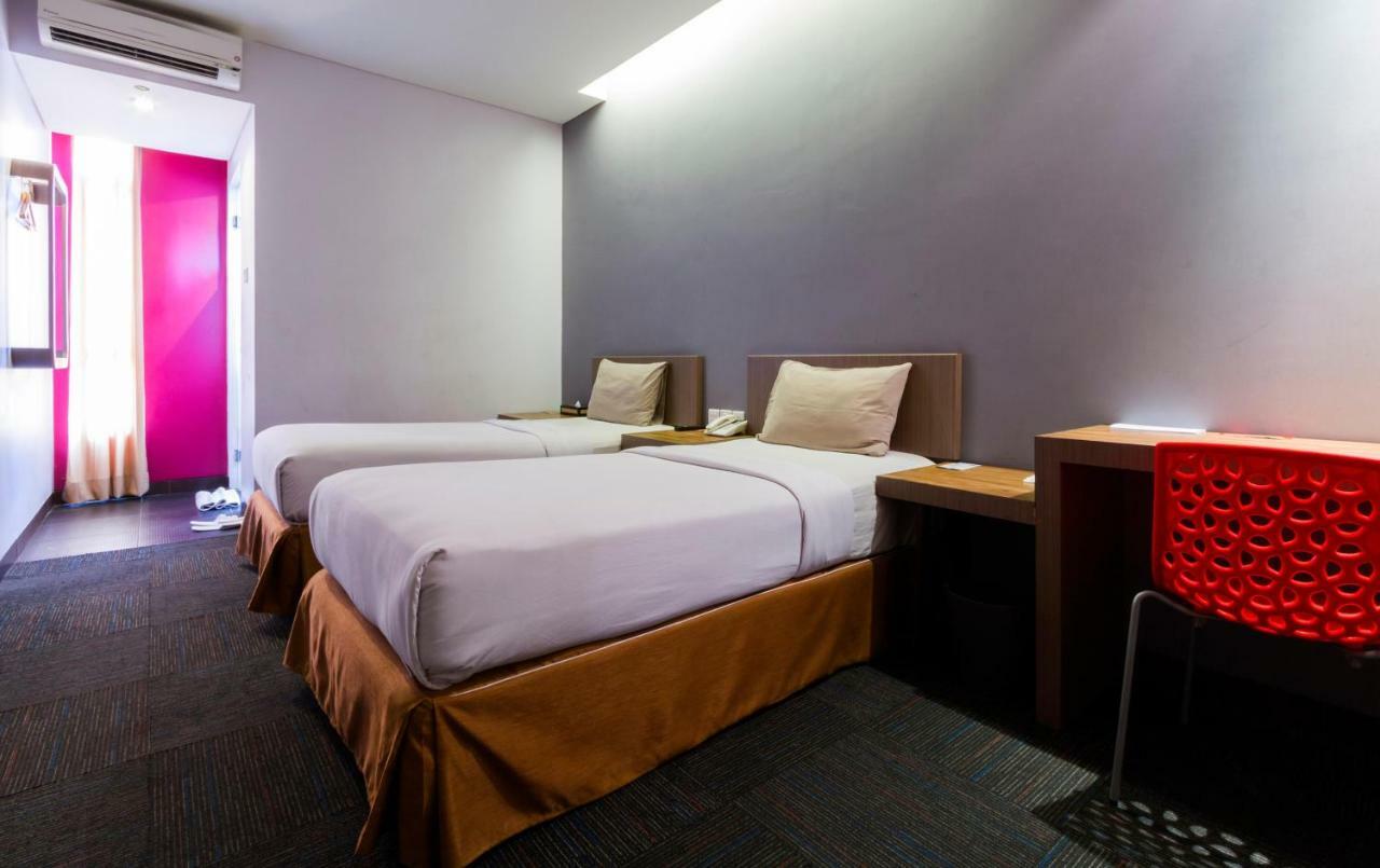 Plan B Hotel Padang  Extérieur photo