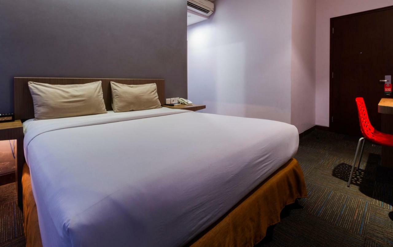 Plan B Hotel Padang  Extérieur photo